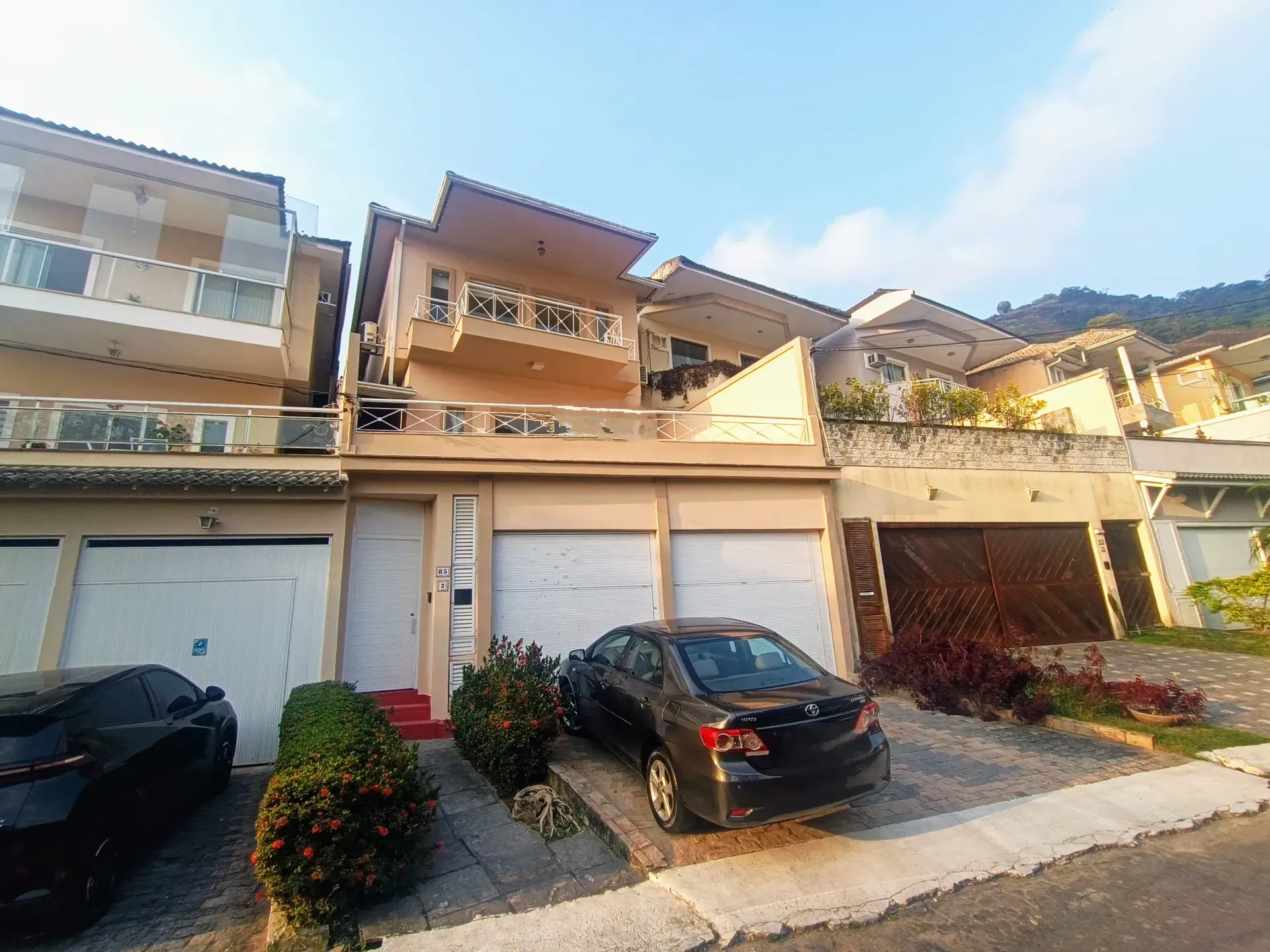Unfurnished house with 4 bedrooms and 5 bathrooms — photo 2