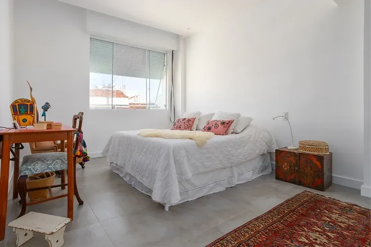Furnished apartment with 3 bedrooms and an open-plan kitchen — photo 21