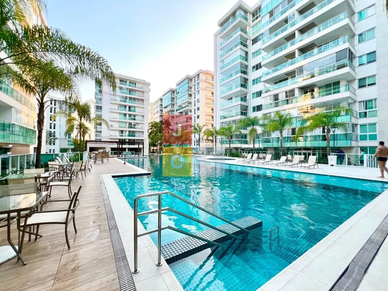 Furnished 4-bedroom suite apartment with 156 m² — photo 84