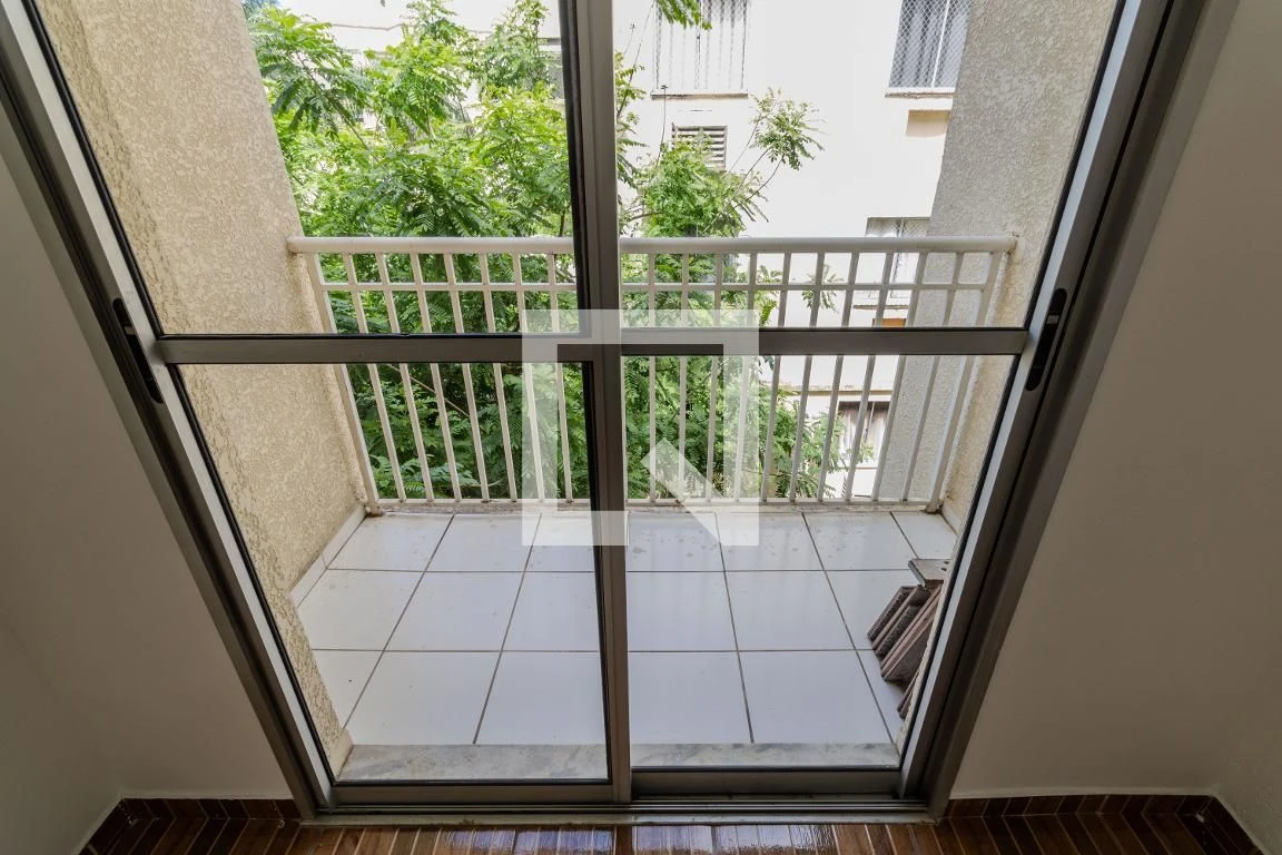 Apartamento com 2 quartos, 1 banheiro e varanda — photo 5