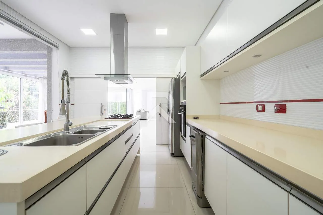Furnished house with 4 en-suite rooms and 709 m² — photo 16