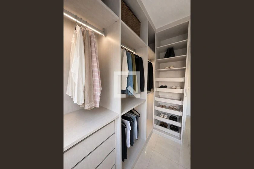 3-bedroom apartment in a building with a gym — photo 8