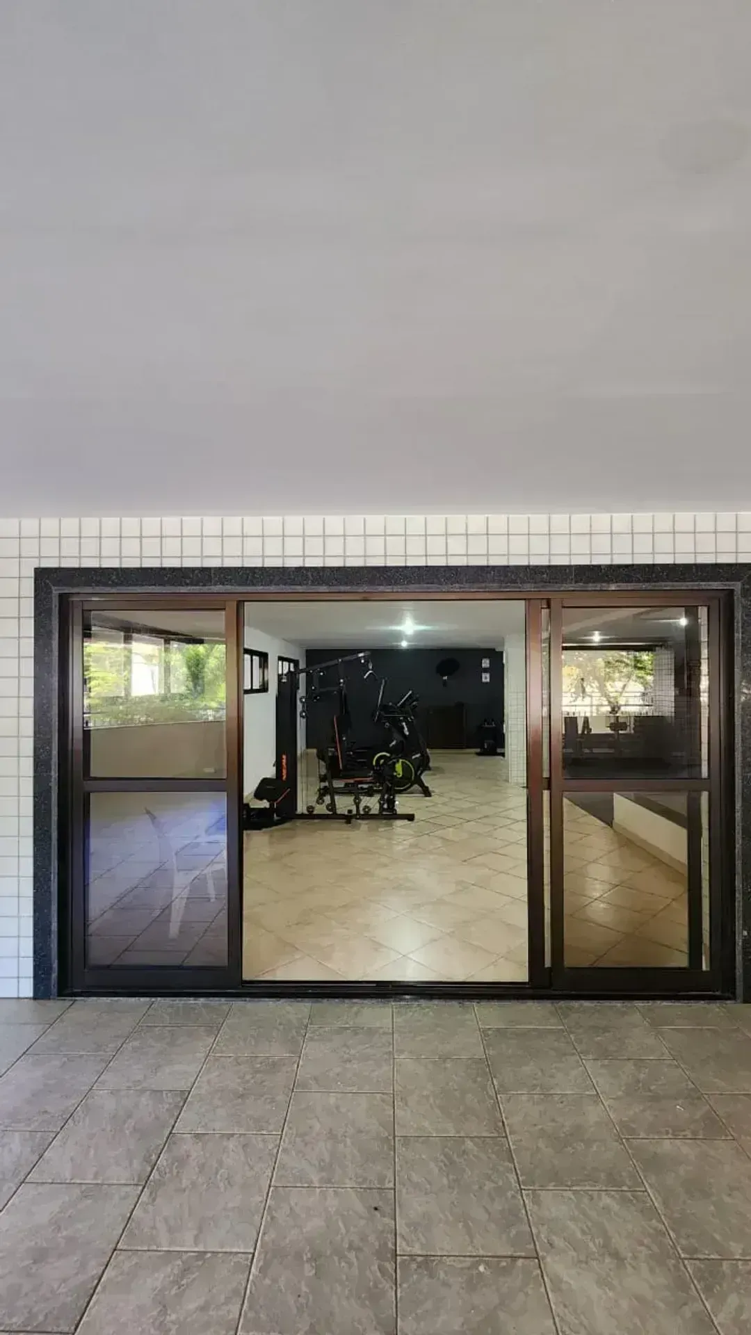 Apartment with 3 bedrooms and a modern open-plan kitchen — photo 37