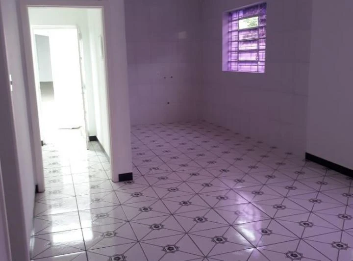 Unfurnished 460 m² house with 3 bathrooms and 10 parking spots — photo 2