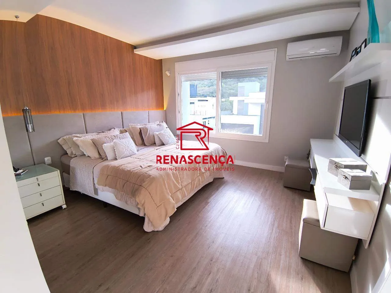 Меблированный дом с 4 спальнями-сюитами и садом 502 м² — photo 25