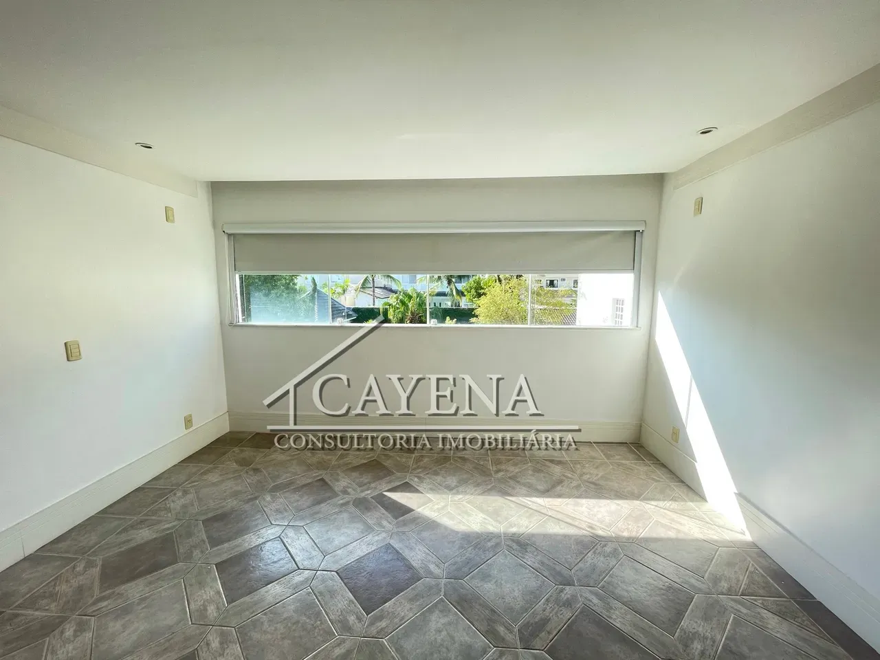 4 quartos e banheira: casa de 650 m² — photo 61