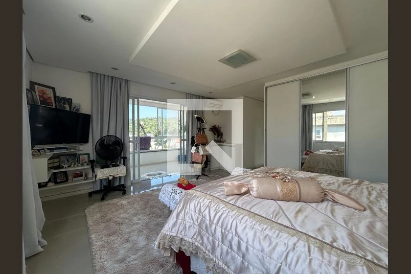 House with 5 bedrooms and 2 en-suite bathrooms plus garden — photo 4