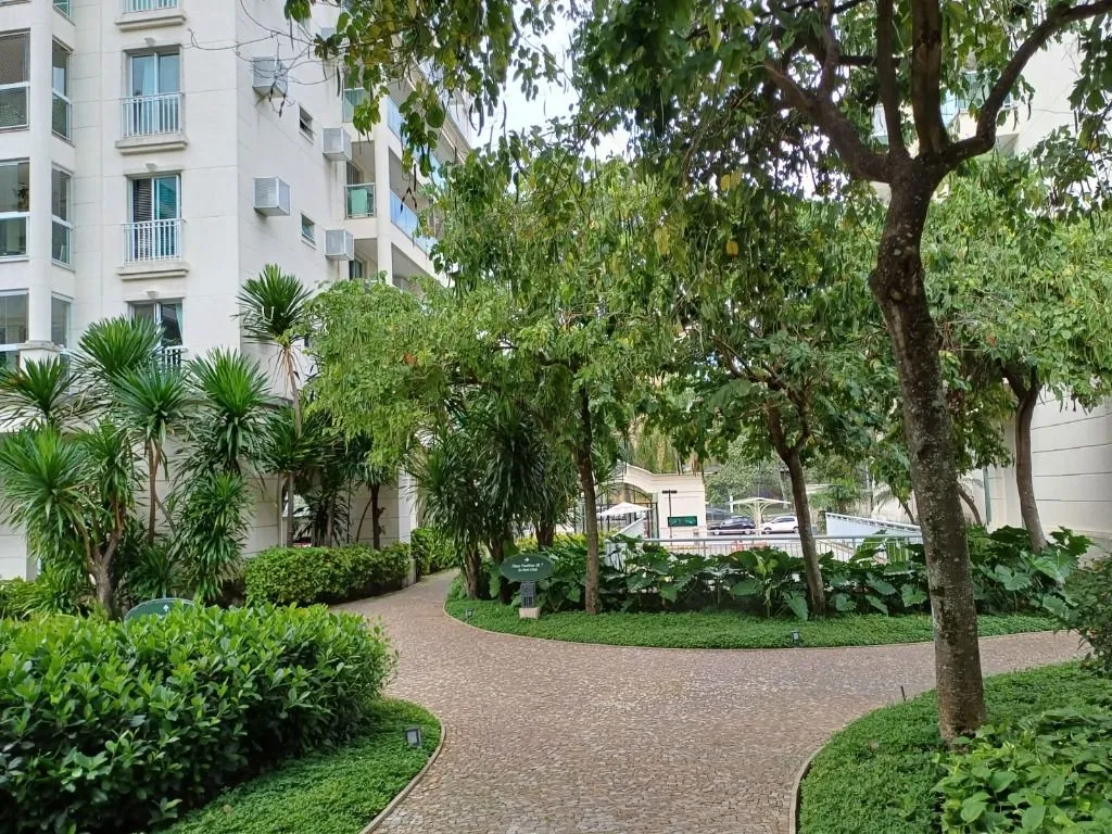203 m² apartment with 3 bedrooms and enclosed balcony — photo 37