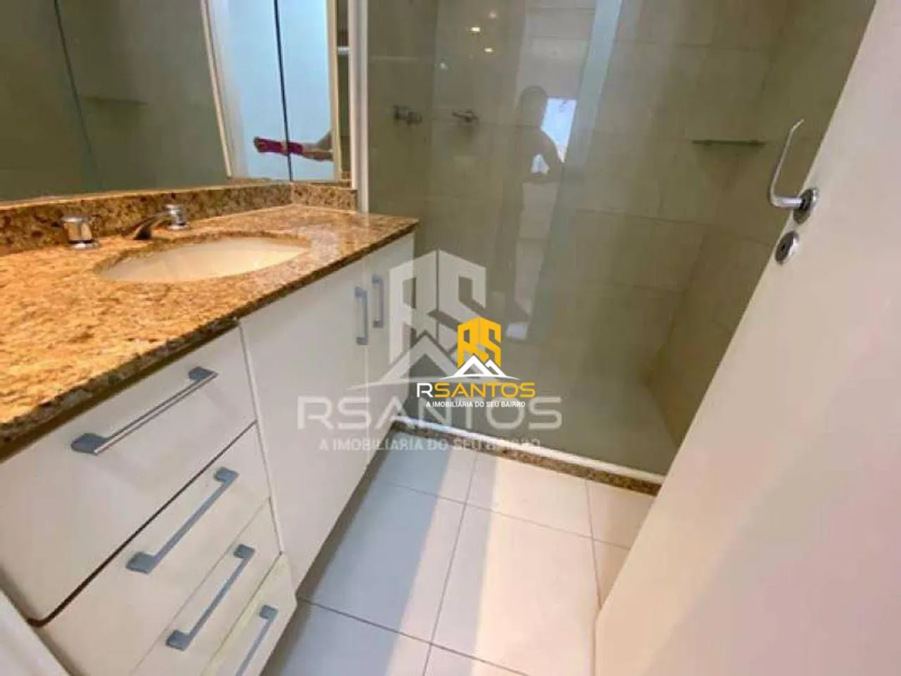 2-bedroom apartment in a building with a pool — photo 20