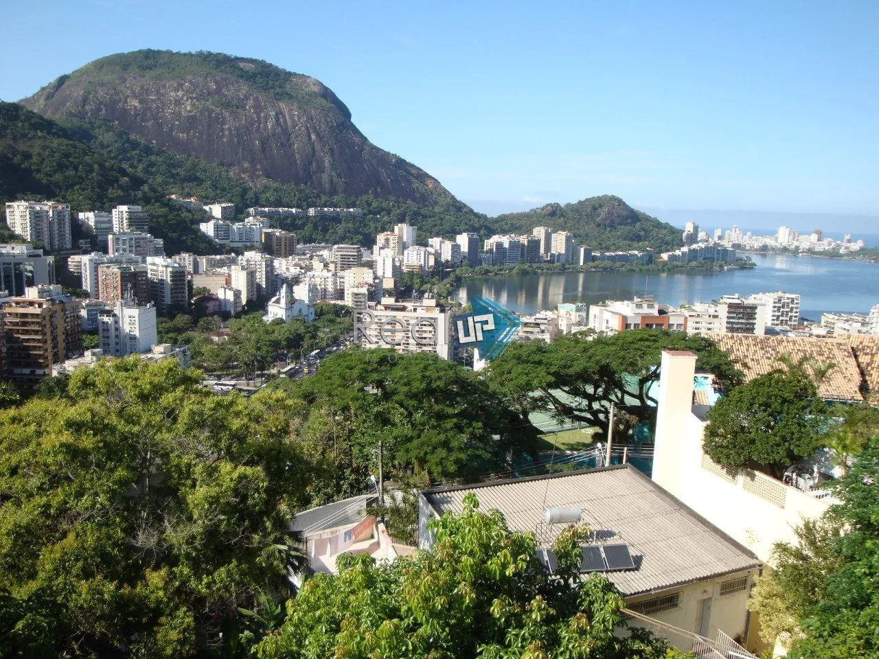 House with 3 bedrooms and 600 m² plus private BBQ terrace — photo 66