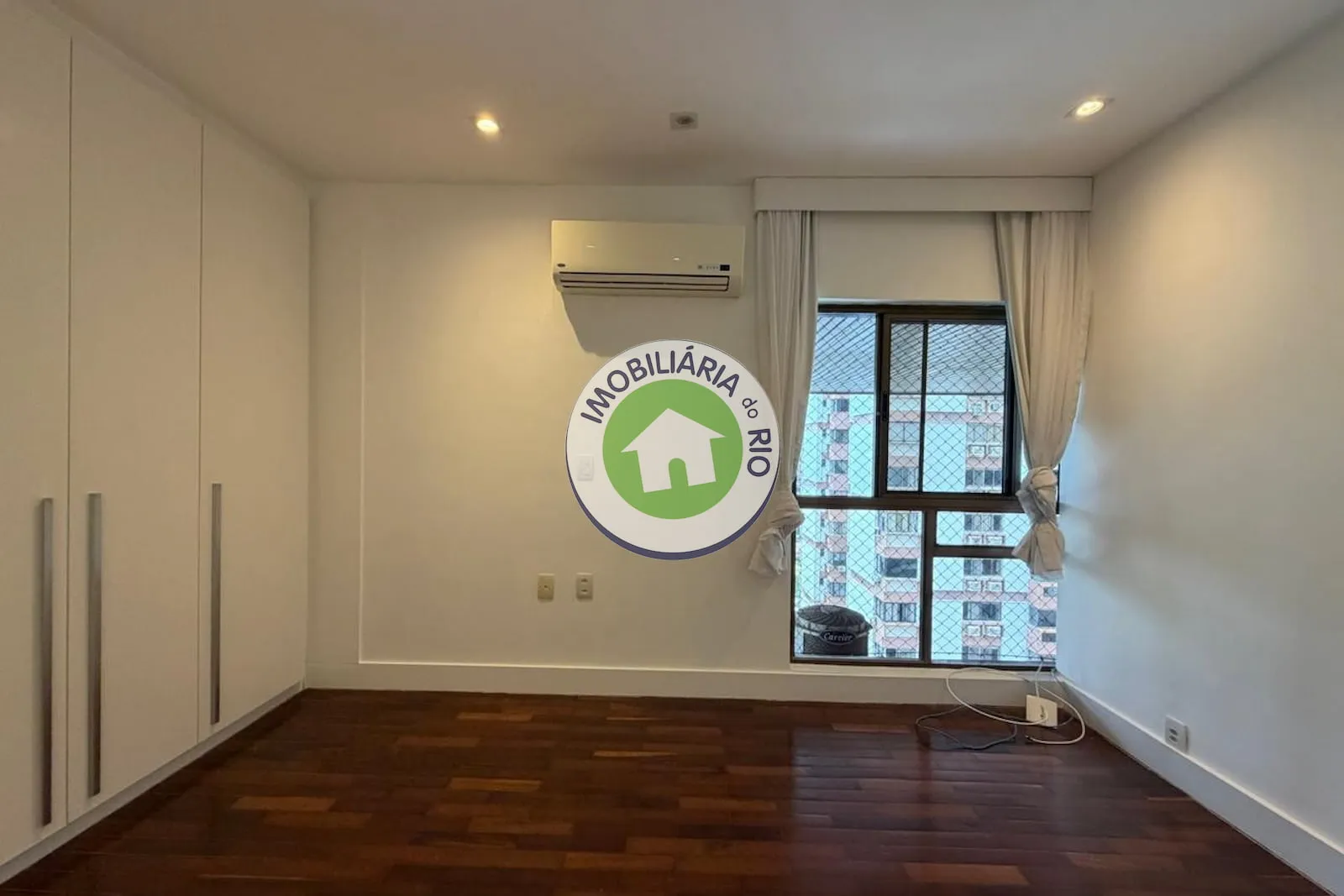 Apartment with 4 bedrooms and 5 bathrooms — photo 5