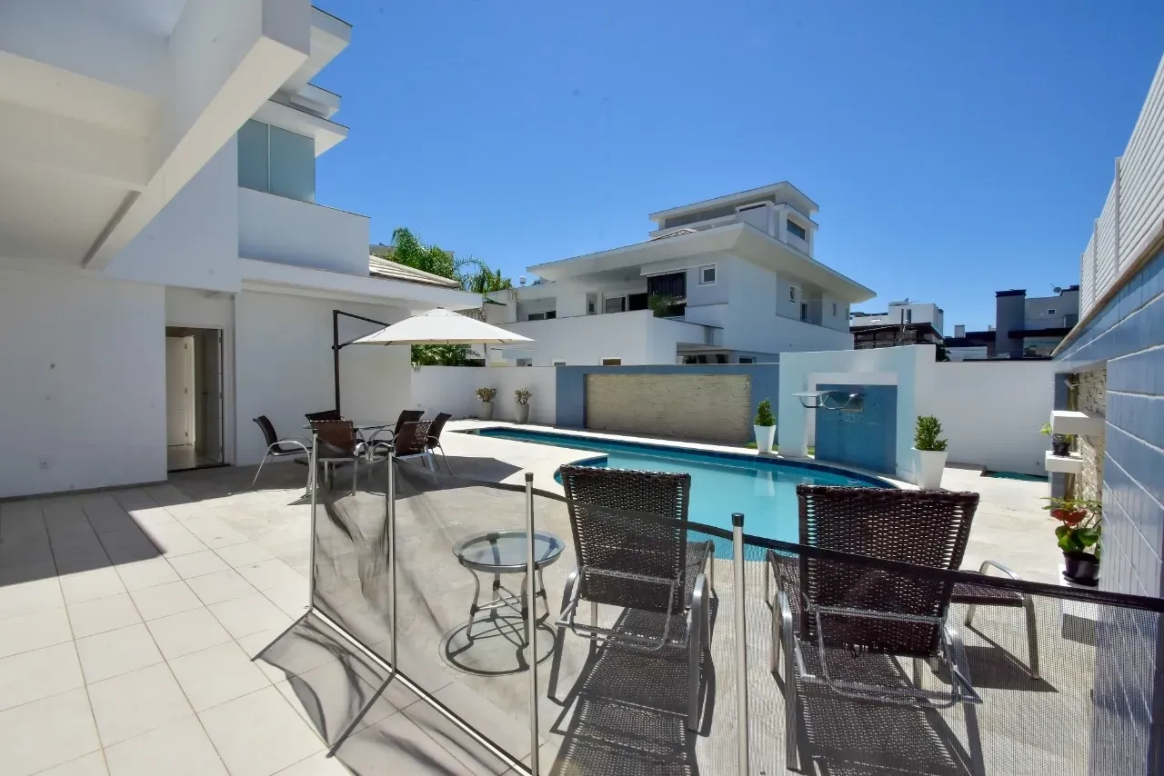 Casa mobiliada com 4 suítes e piscina aberta — photo 52