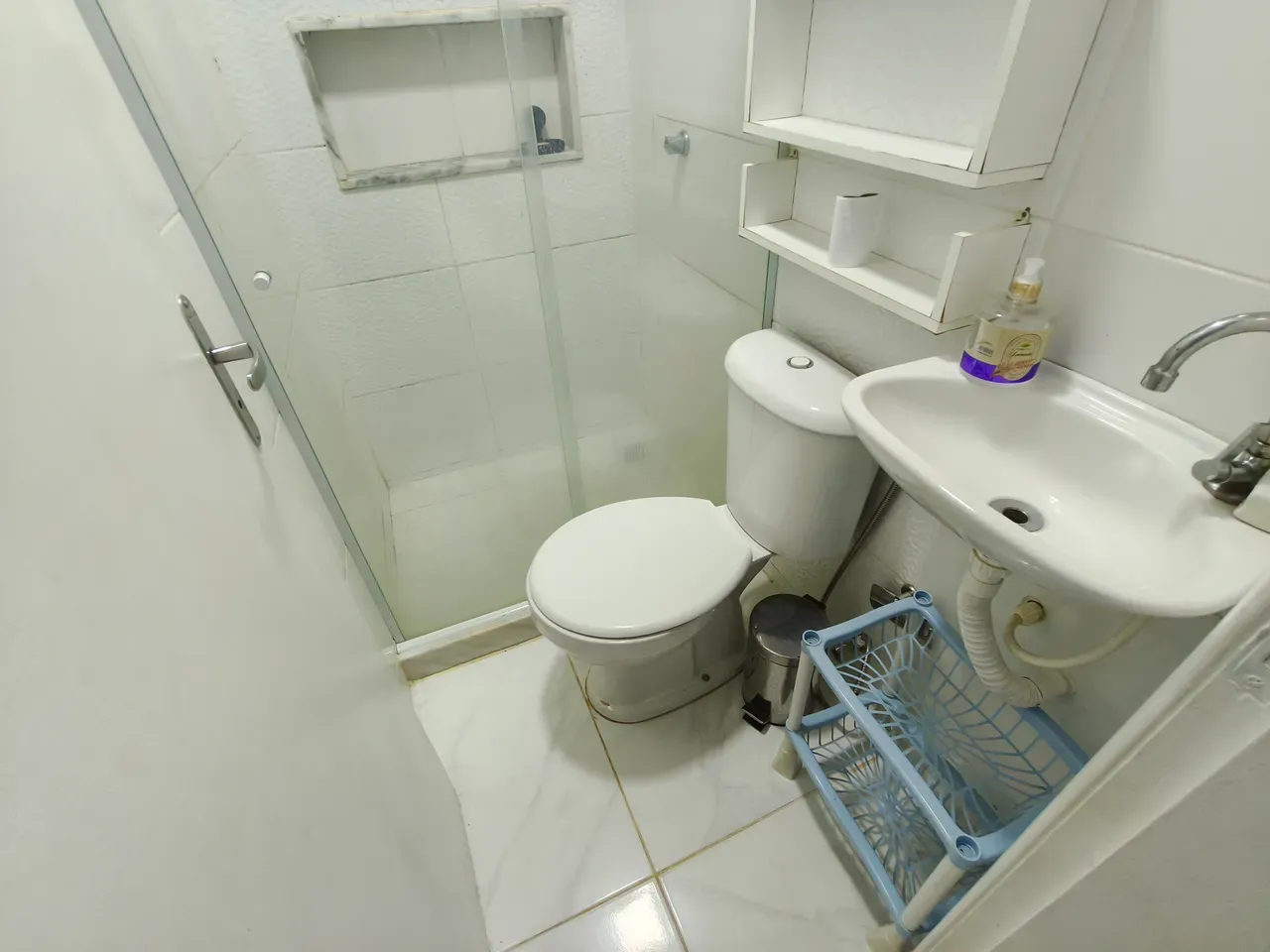 Furnished 2-bedroom apartment with open-plan kitchen — photo 17