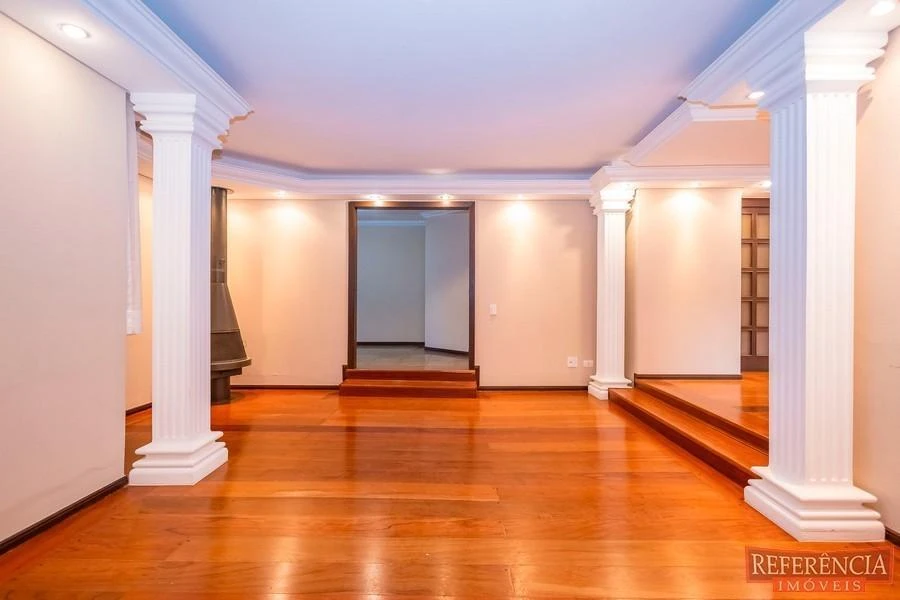 House, 550 m², with a walk-in closet — photo 40