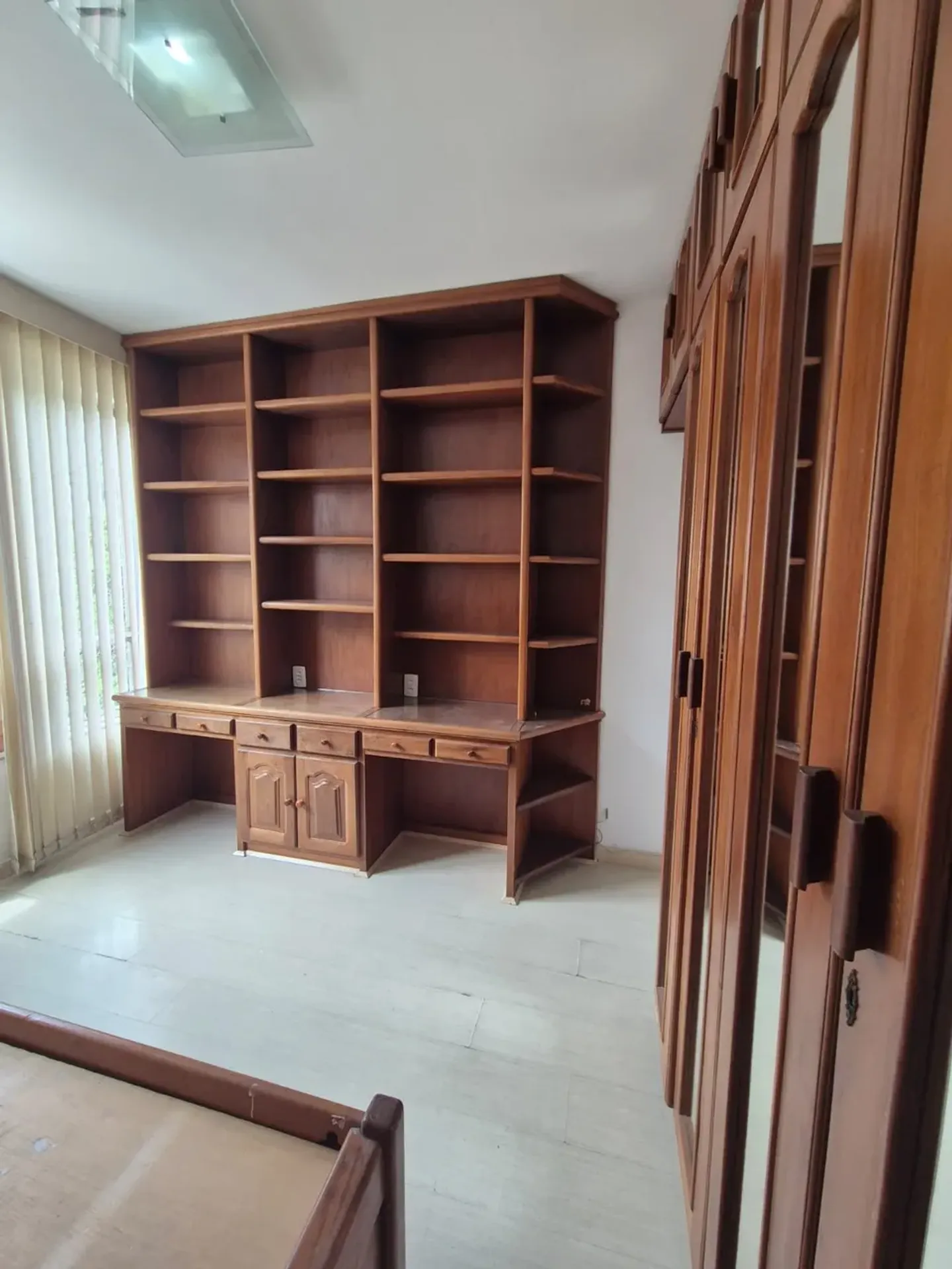 140 m² apartment with a bathtub and a home office — photo 12
