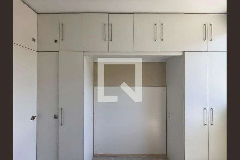Apartamento de 2 quartos e 1 banheiro com cozinha fechada — photo 18