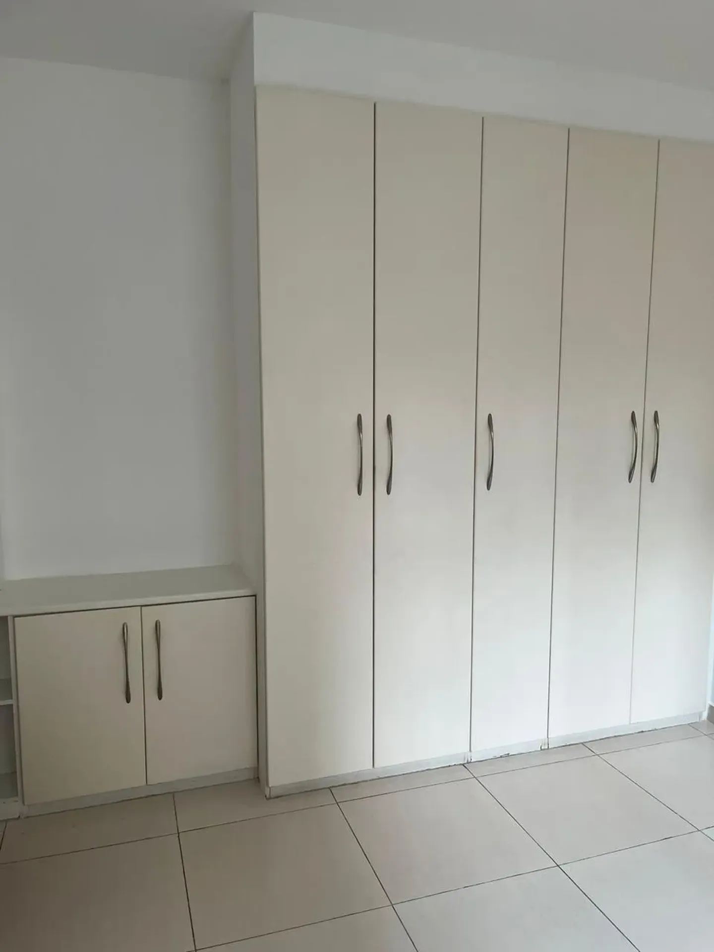 35 m² unfurnished apartment with open-plan kitchen — photo 10