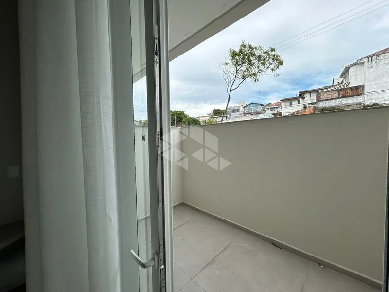 One-bedroom apartment with a glass-enclosed balcony — photo 4