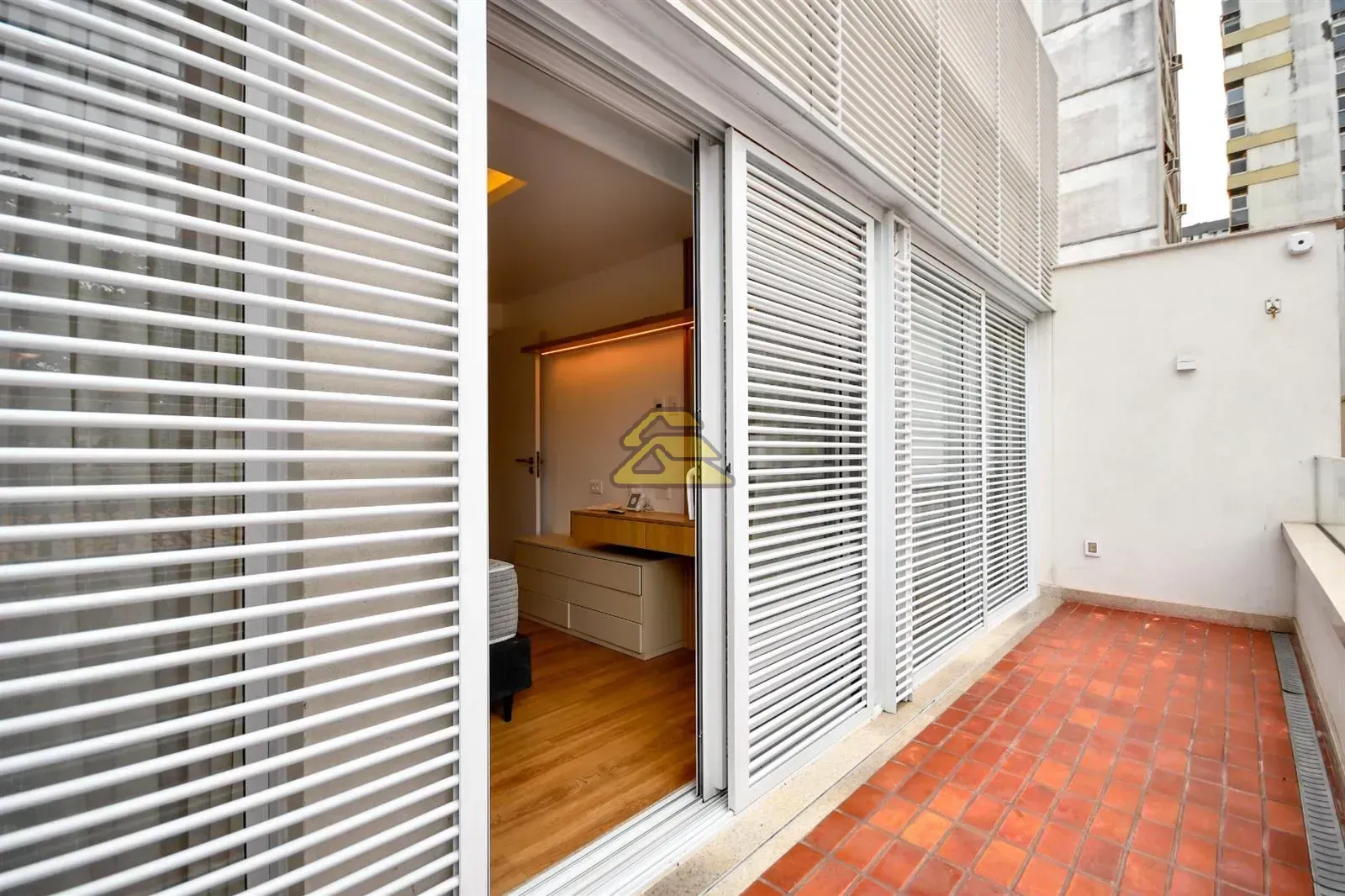 Furnished apartment with 2 suites and 3 bathrooms — photo 19