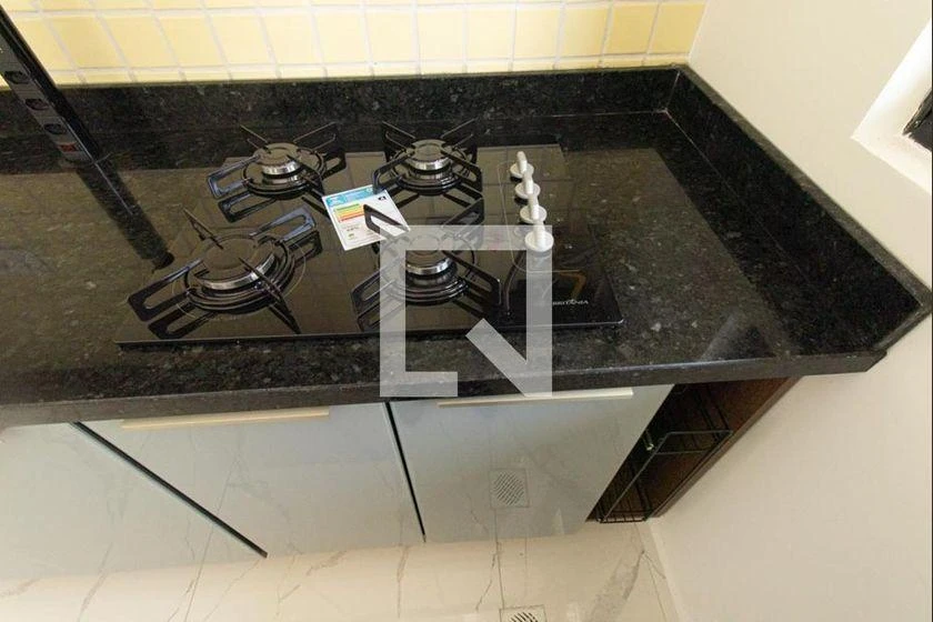 One-bedroom apartment in a building with a gym — photo 15