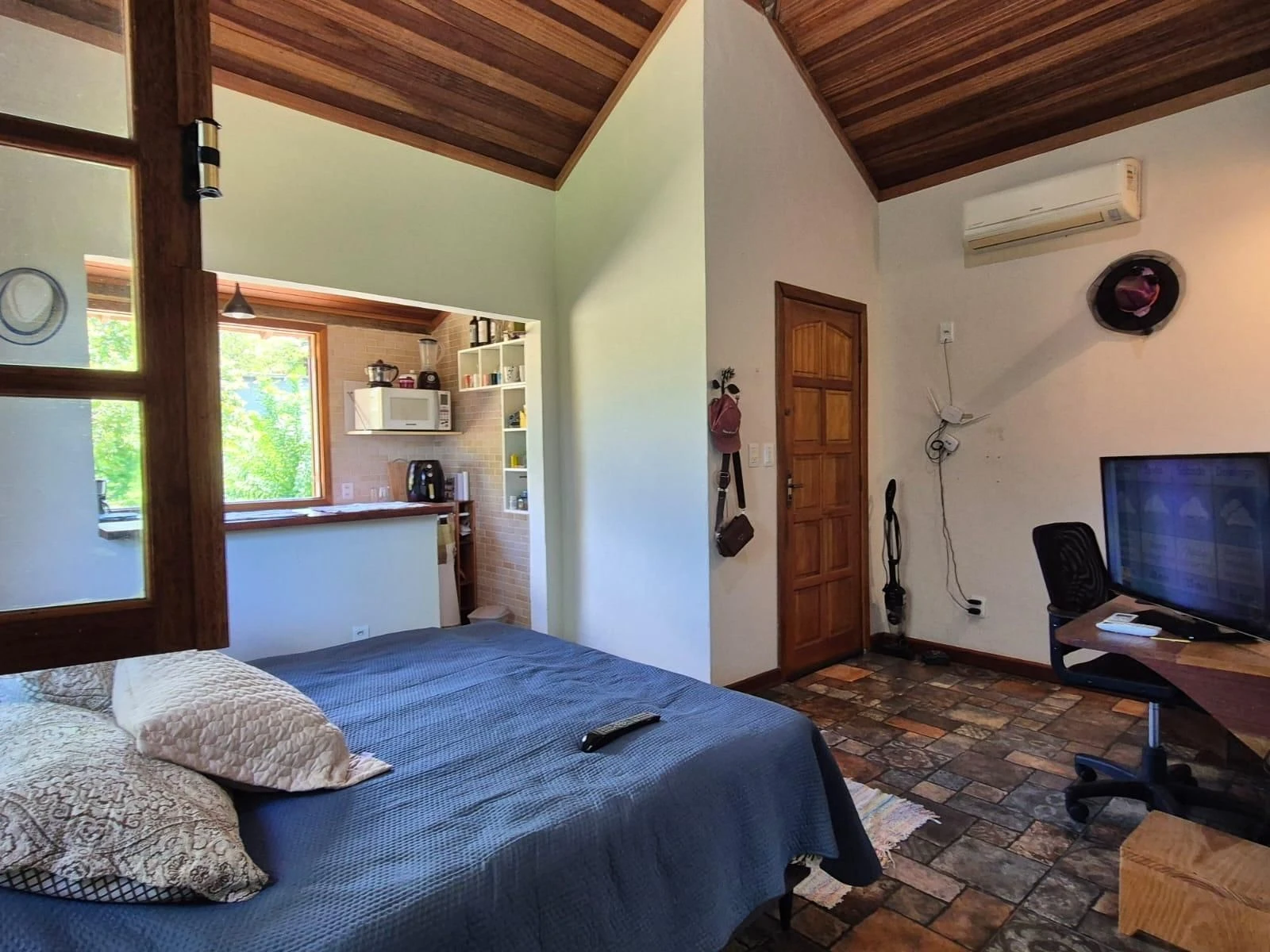 Furnished house, 2100 m², with a grill on the balcony — photo 25