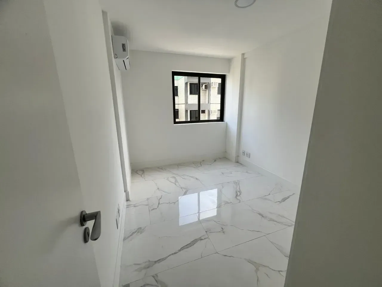 1-bedroom apartment with balcony and gas stove kitchen — photo 4