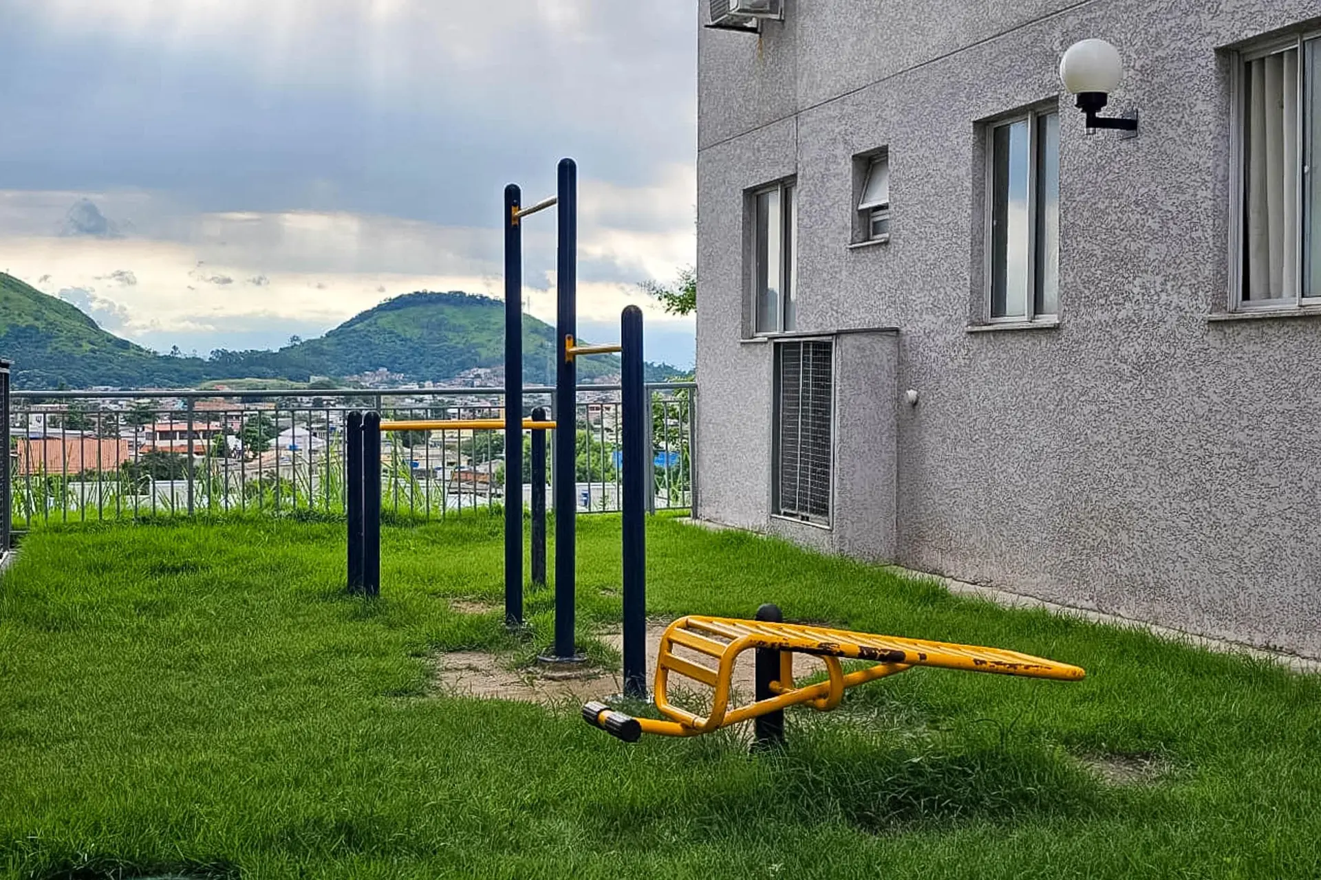 Квартира с кухней открытого плана и 2 спальнями — photo 34