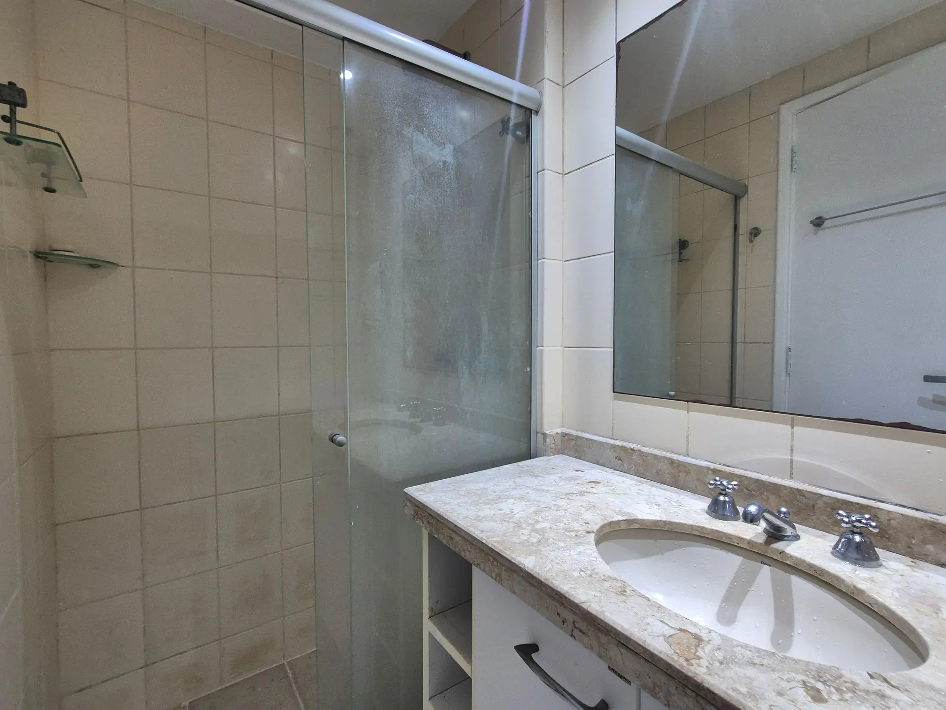 4-bedroom apartment in a building with a gym — photo 15