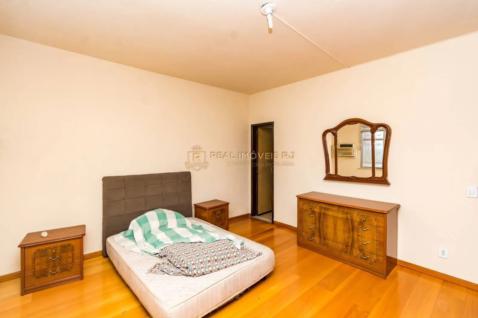 Unfurnished house with 3 bedrooms and 5 bathrooms — photo 38