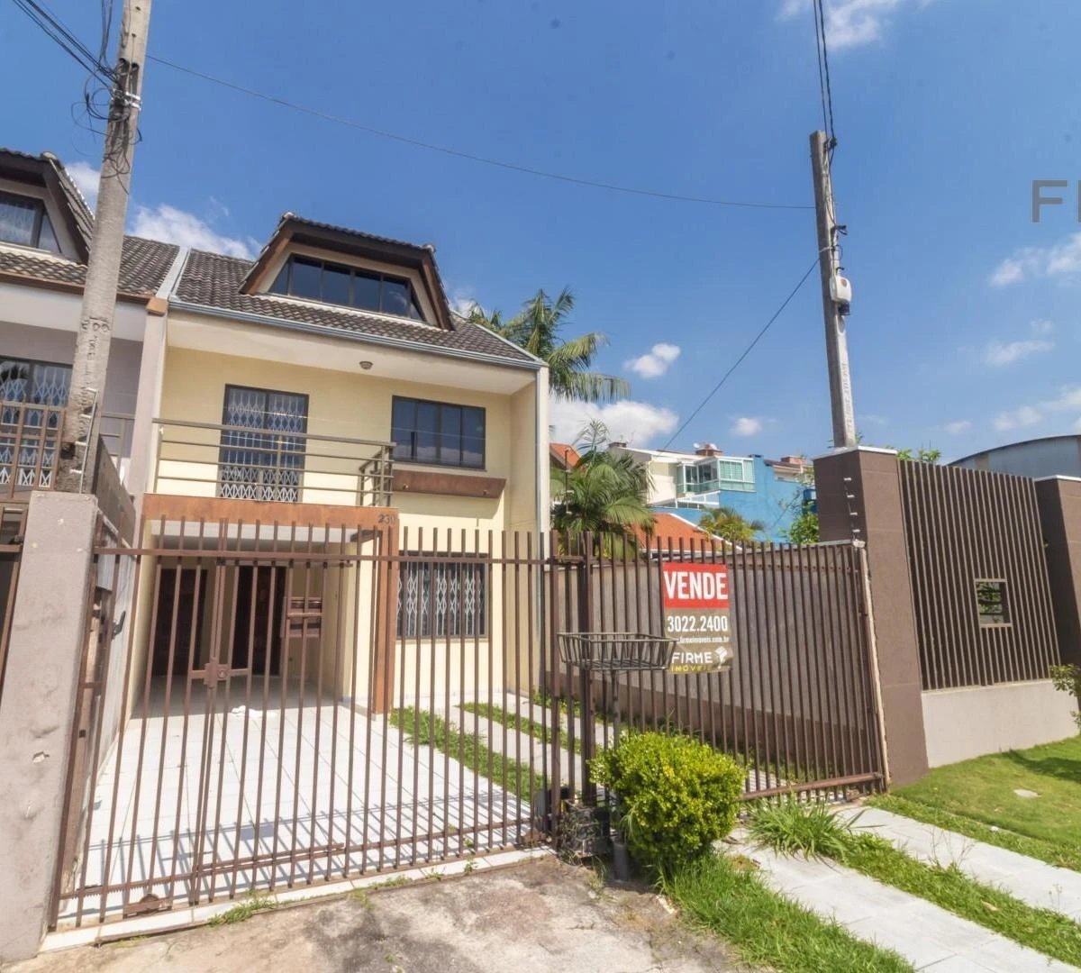 4-bedroom house with a bathtub in Curitiba — photo 47