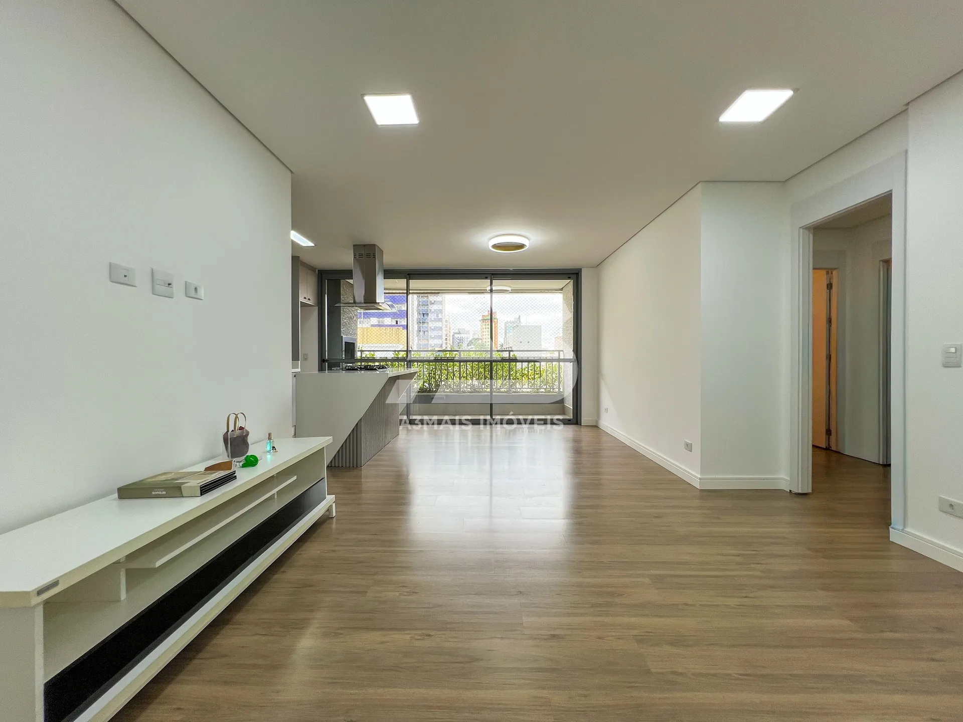 103 m² apartment with an open-plan gas kitchen — photo 3