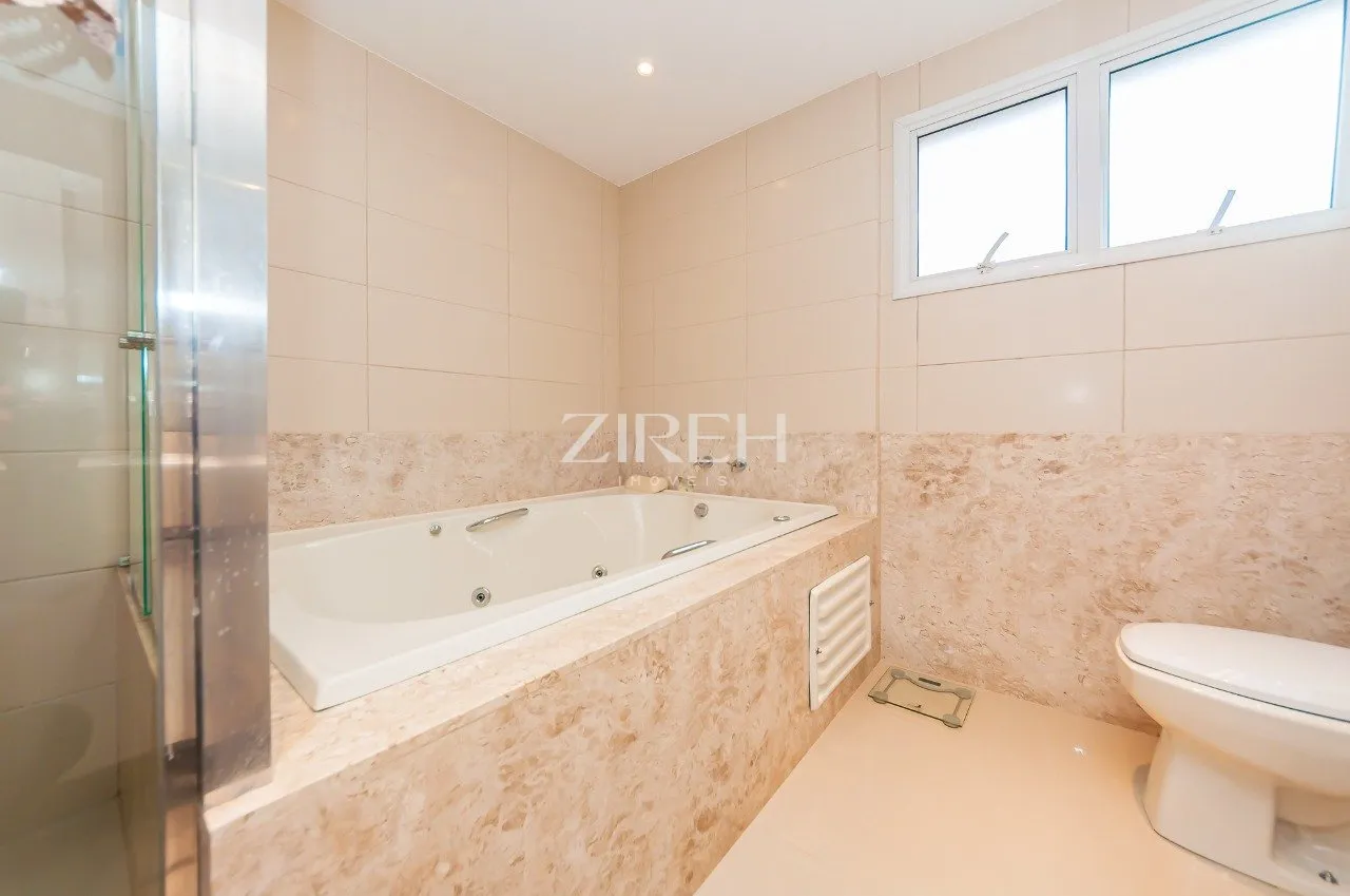 Apartment on the 11th floor with a bathtub — photo 8