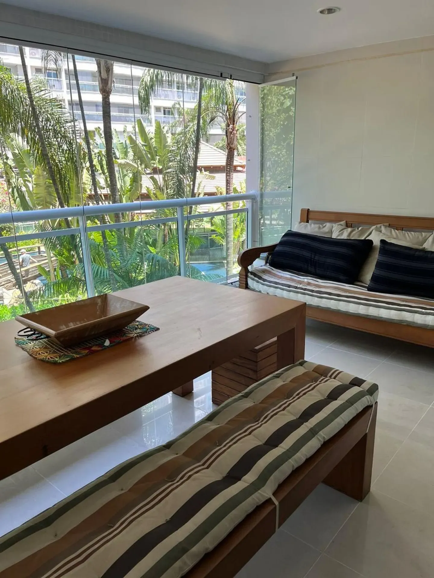Furnished apartment with balcony, 4 bedrooms and 5 baths — photo 54