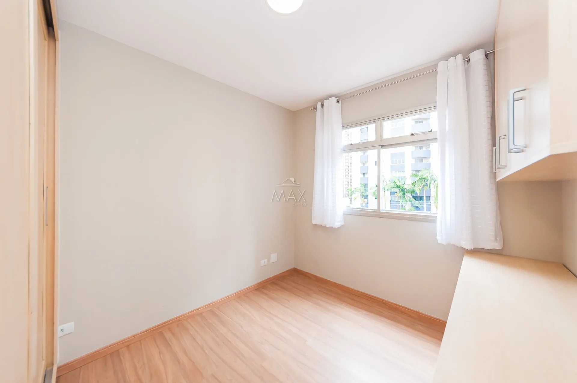 Furnished apartment, 89 m², with a glass-enclosed balcony — photo 5