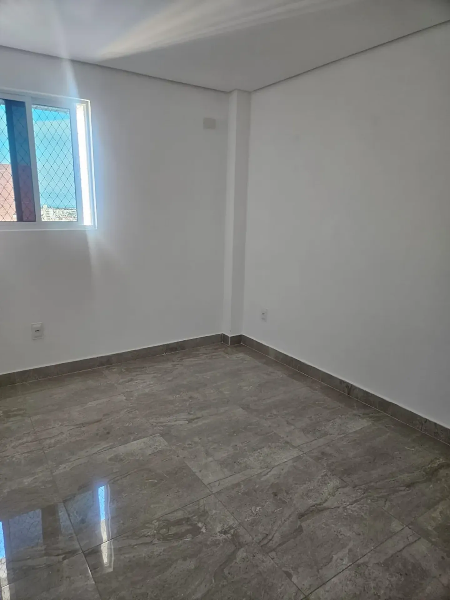Квартира с кухней открытого плана и 3 спальнями — photo 22