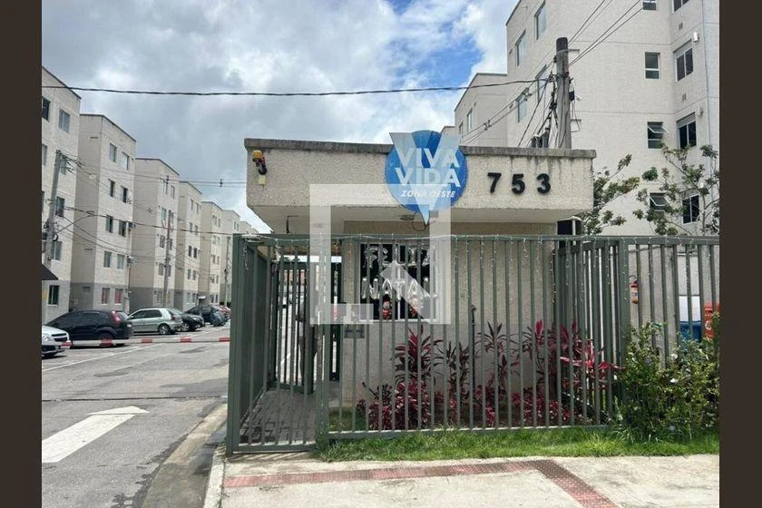 2-bedroom apartment in a building with a pool — photo 4
