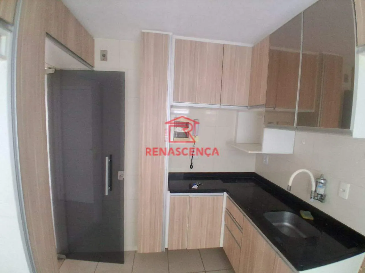 2-bedroom apartment in a building with a gym — photo 2