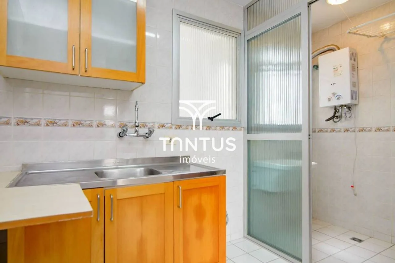 65 m² apartment with a grill on the balcony and a bathtub — photo 8