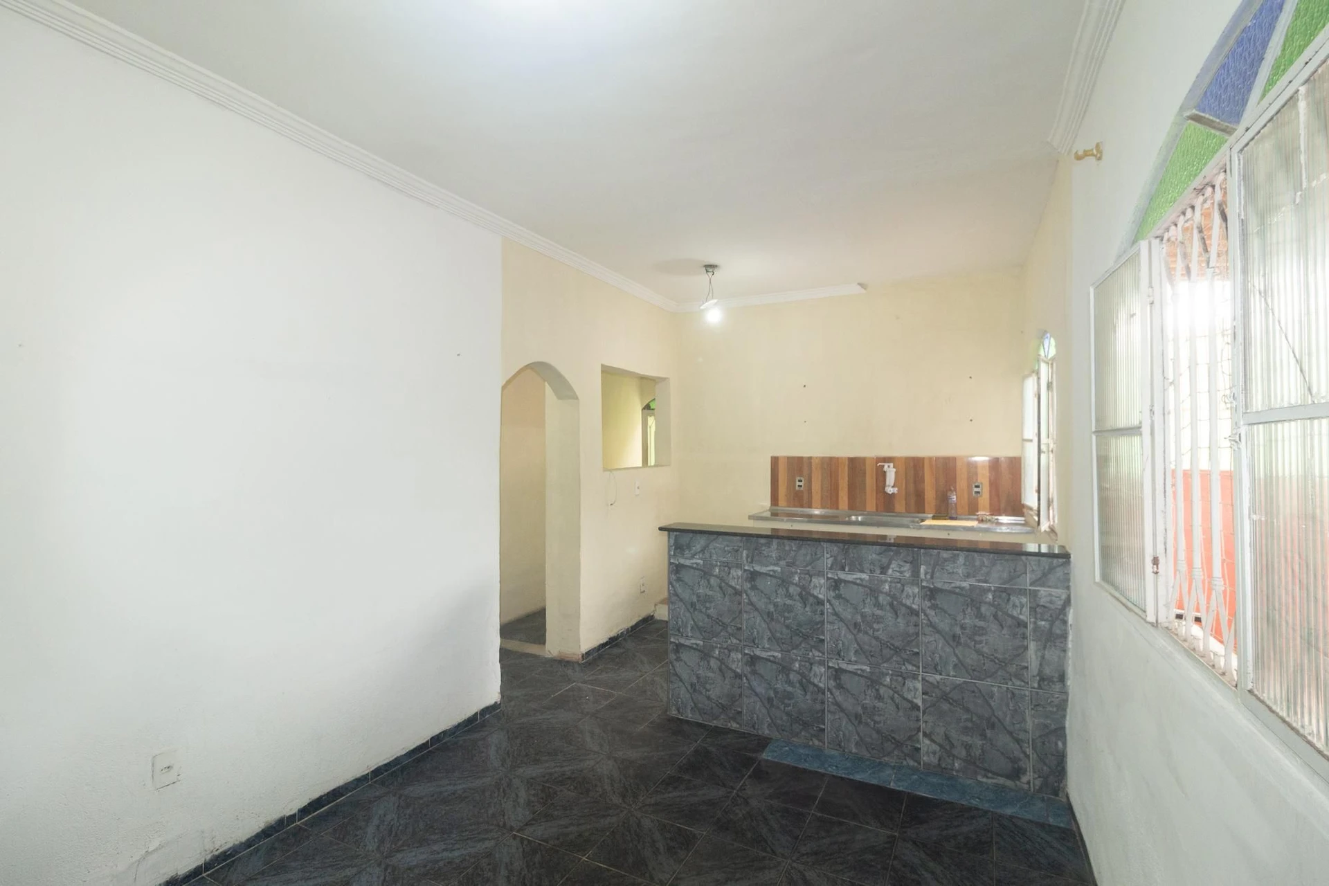 Casa com 2 quartos, 1 suíte e área de lavanderia — photo 3