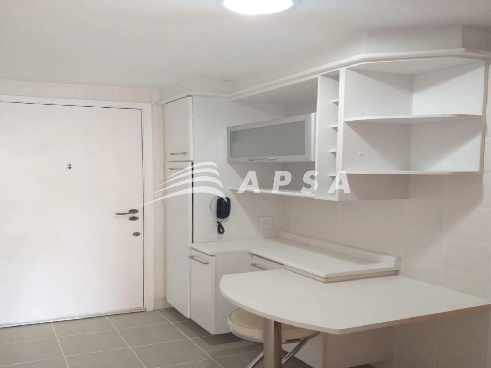 Furnished apartment, 99 m², with a glass-enclosed balcony — photo 8