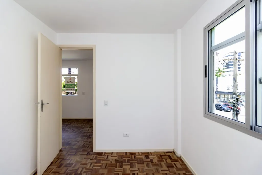 Apartment, 39 m², with wood or laminate floors — photo 9