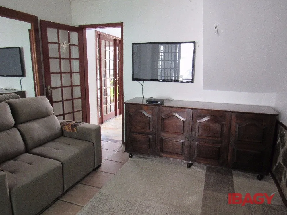 House with 4 bedrooms and 380 m², 2 parking spots — photo 38