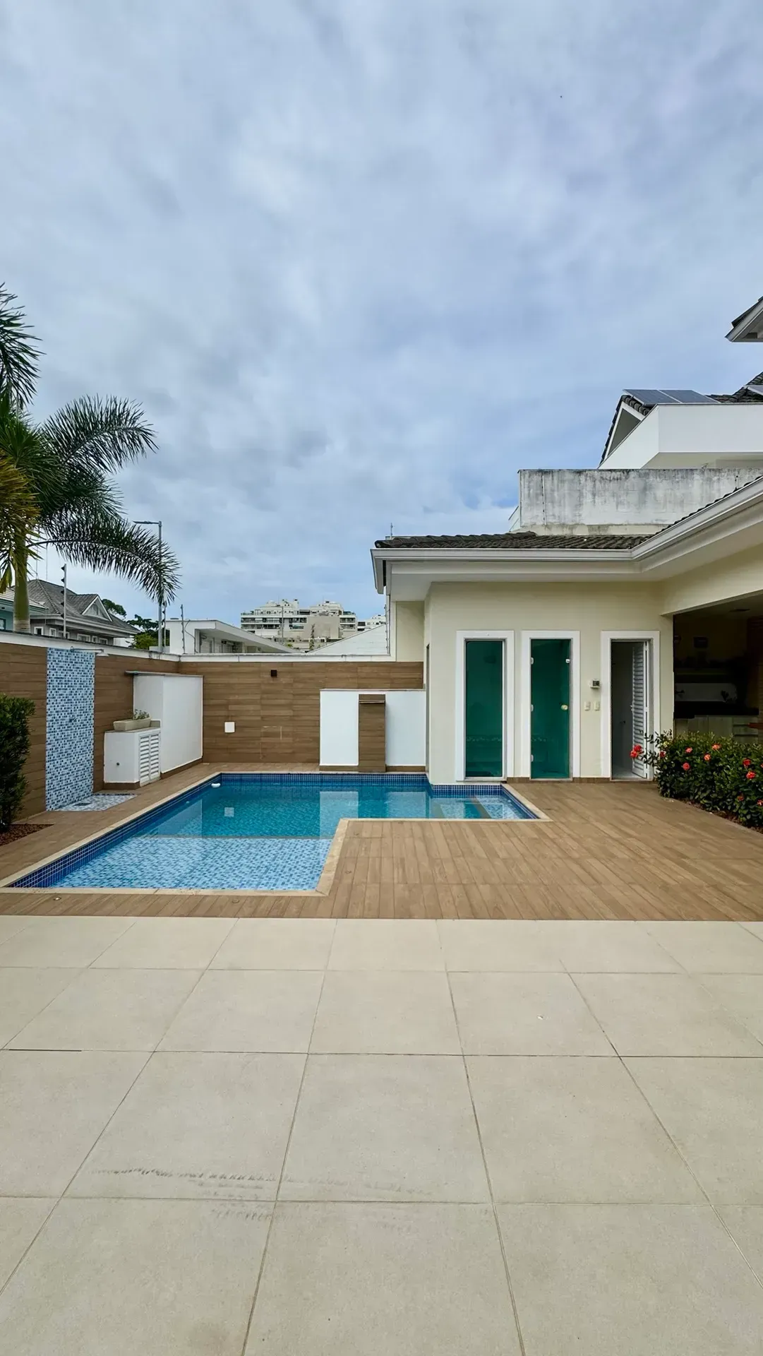 House with 5 bedrooms and a built-in balcony grill — photo 12