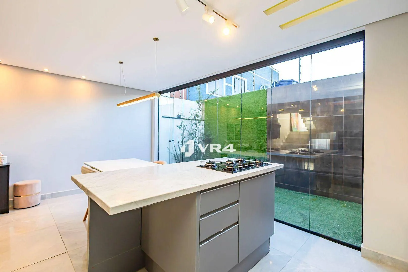 Furnished house with 3 bedrooms and an open kitchen — photo 11