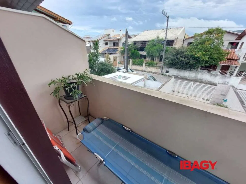 2-bedroom house with a washing machine — photo 13