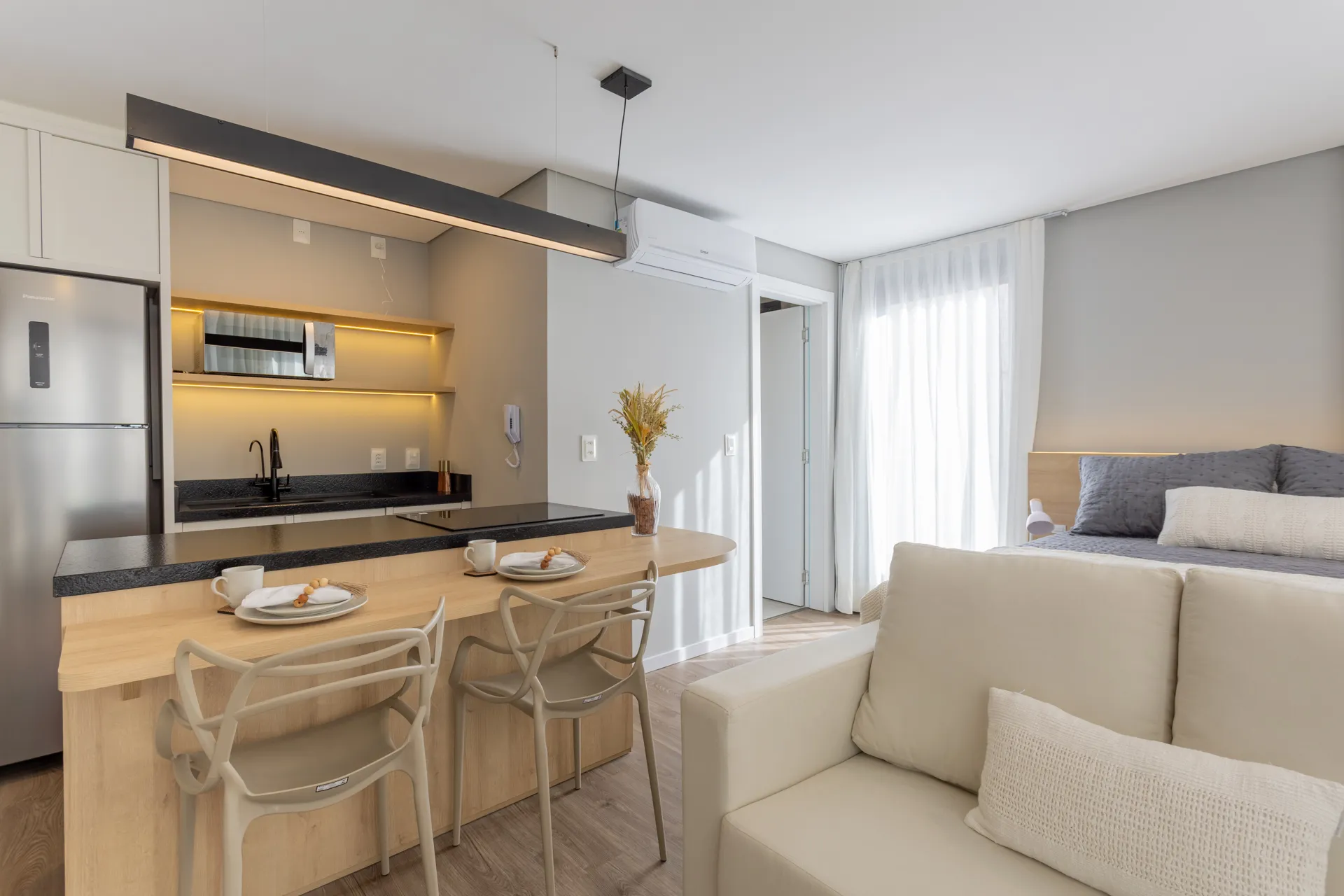 Furnished studio, 40 m², with a home office — photo 2