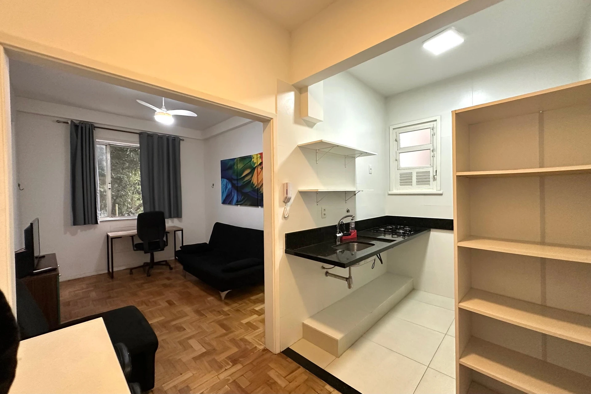 Apartamento mobiliado com 1 quarto, varanda e 2 banheiros — photo 7