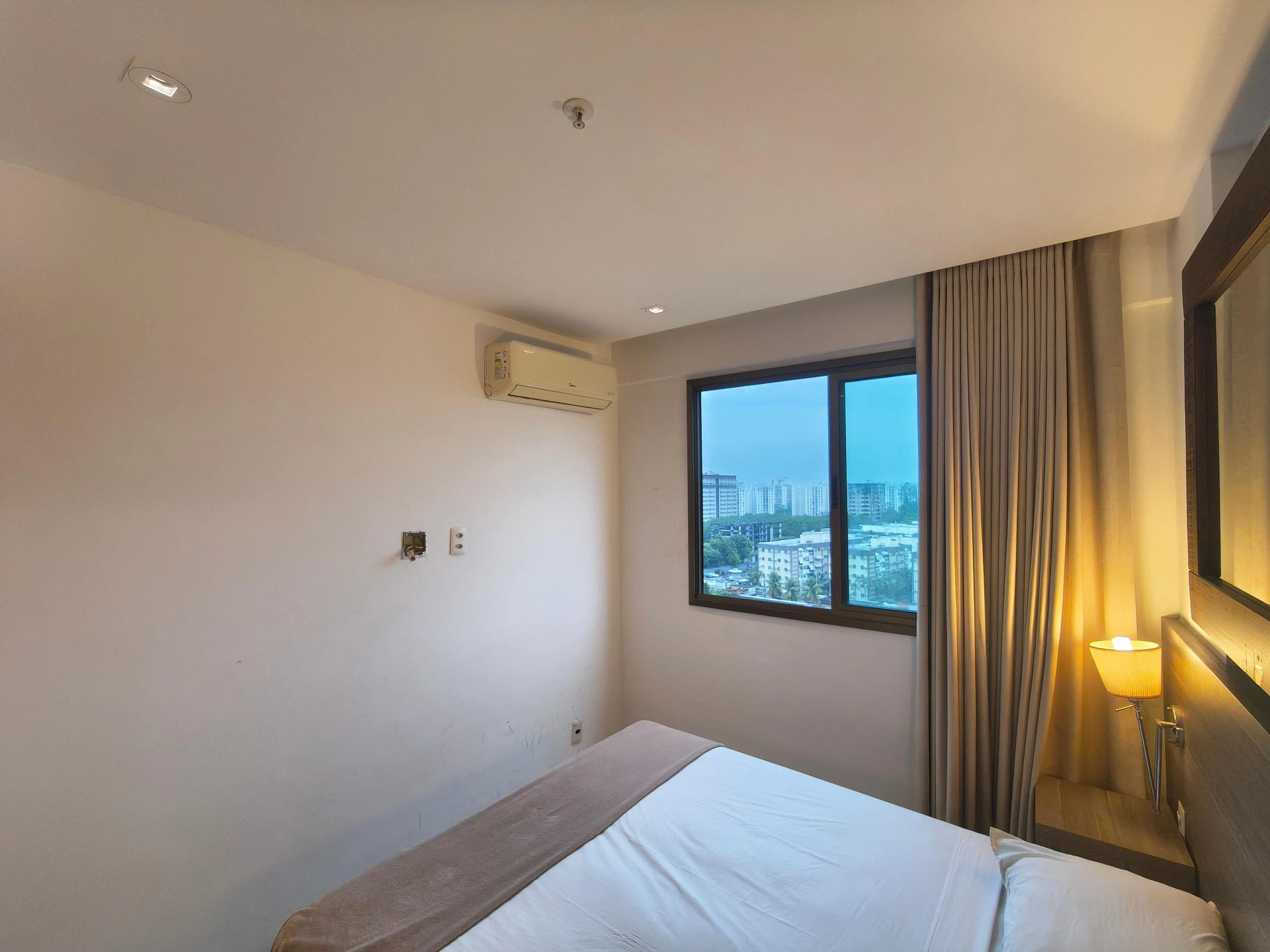 Furnished 1-bedroom apartment with a balcony and pool — photo 7