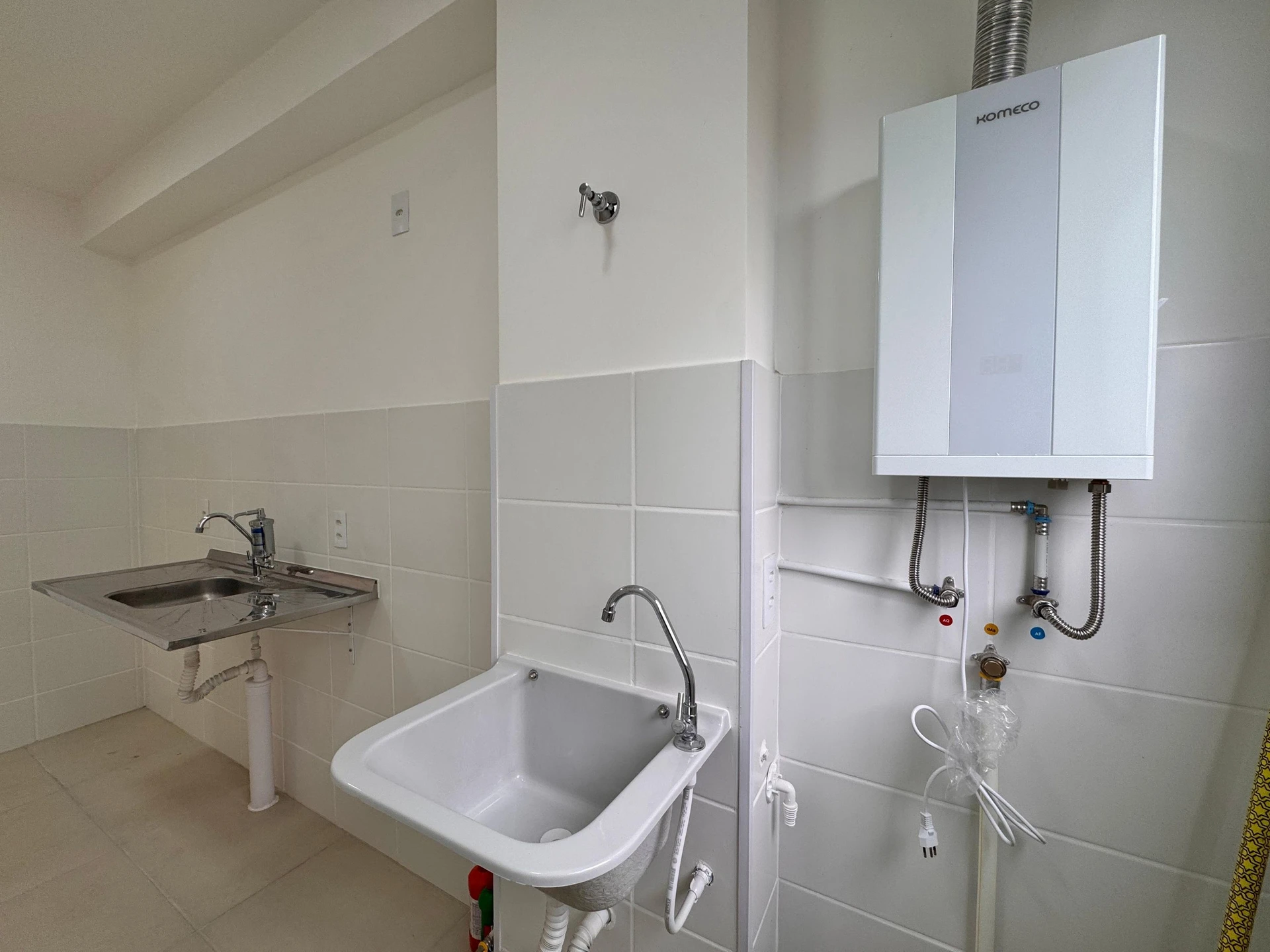 Apartamento sem mobília com 2 quartos e varanda — photo 23
