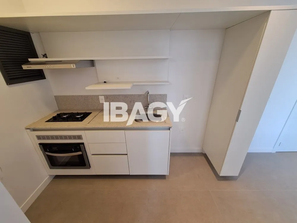 59 m² furnished studio with a ready workspace desk — photo 2